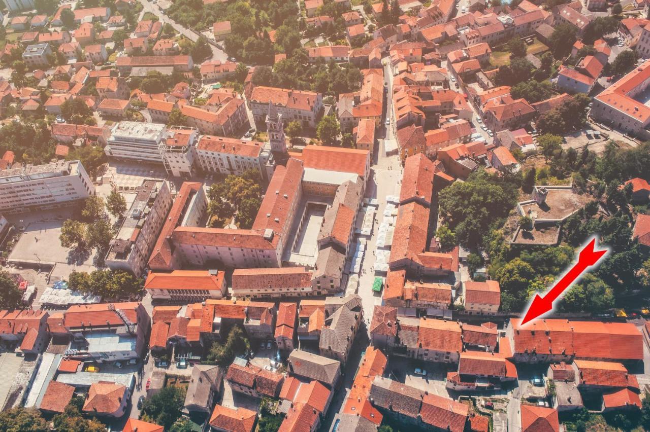 Hostel Sinj Eksteriør bilde