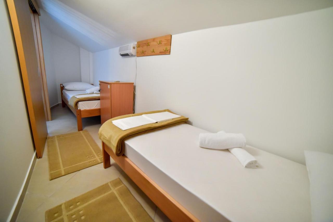 Hostel Sinj Eksteriør bilde