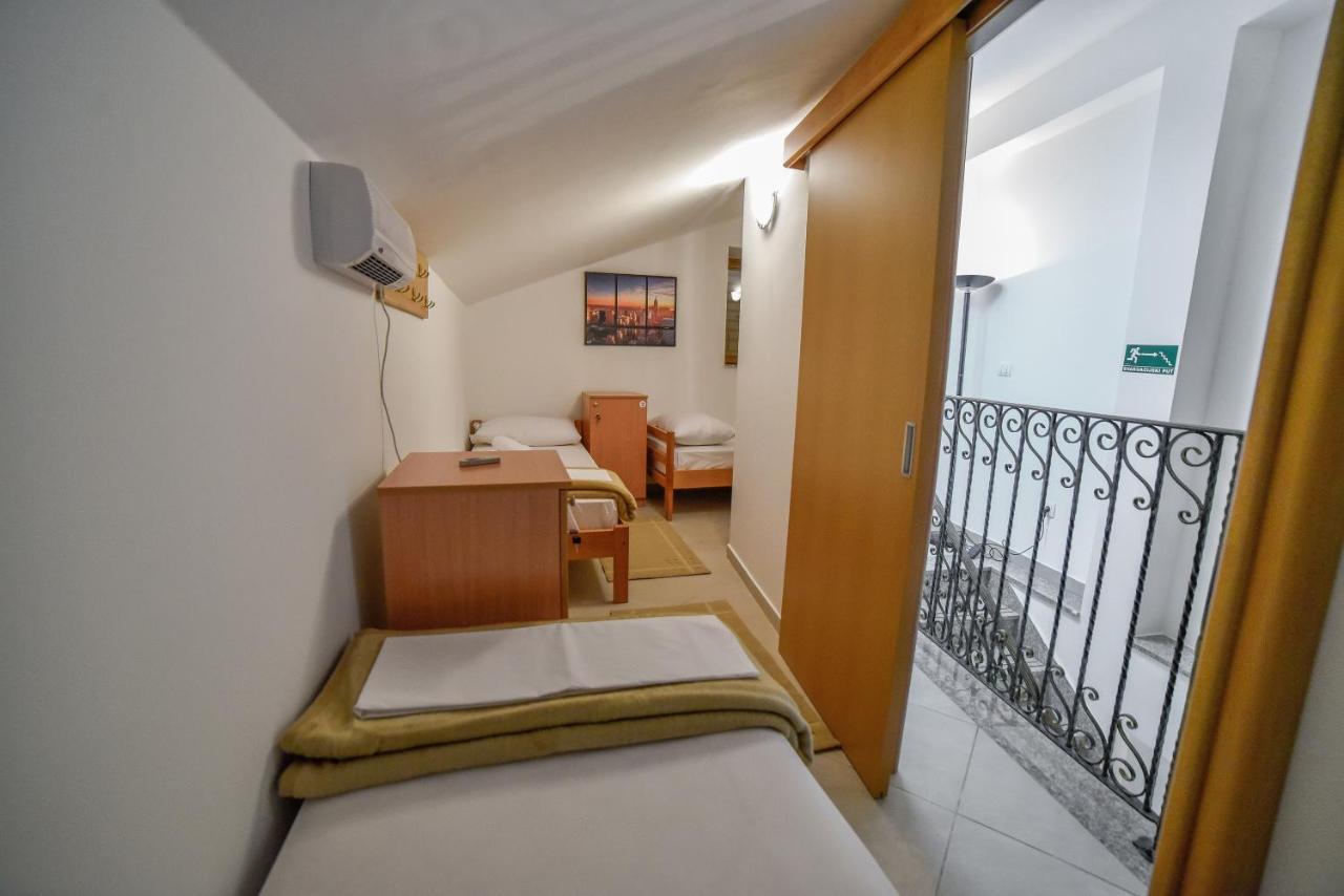 Hostel Sinj Eksteriør bilde