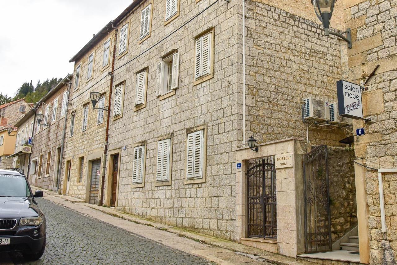 Hostel Sinj Eksteriør bilde