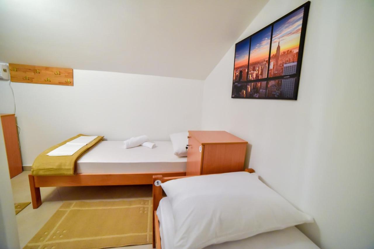 Hostel Sinj Eksteriør bilde
