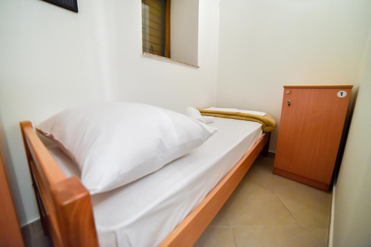 Hostel Sinj Eksteriør bilde