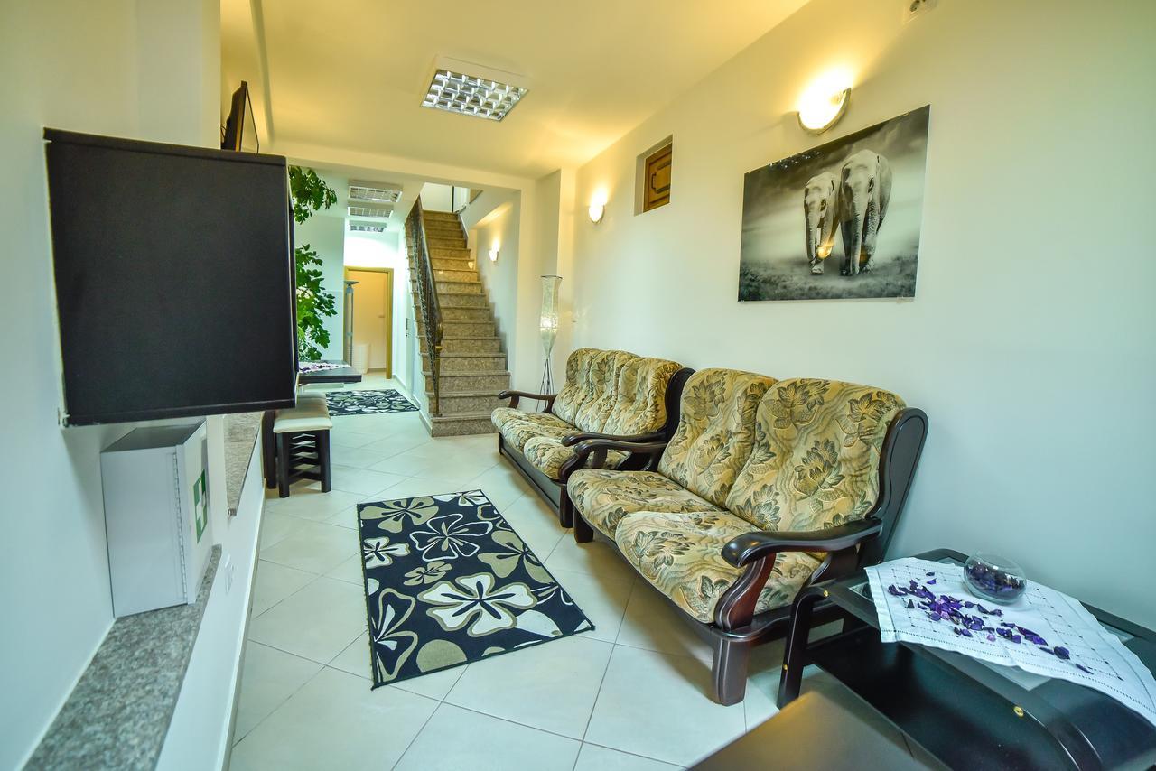 Hostel Sinj Eksteriør bilde