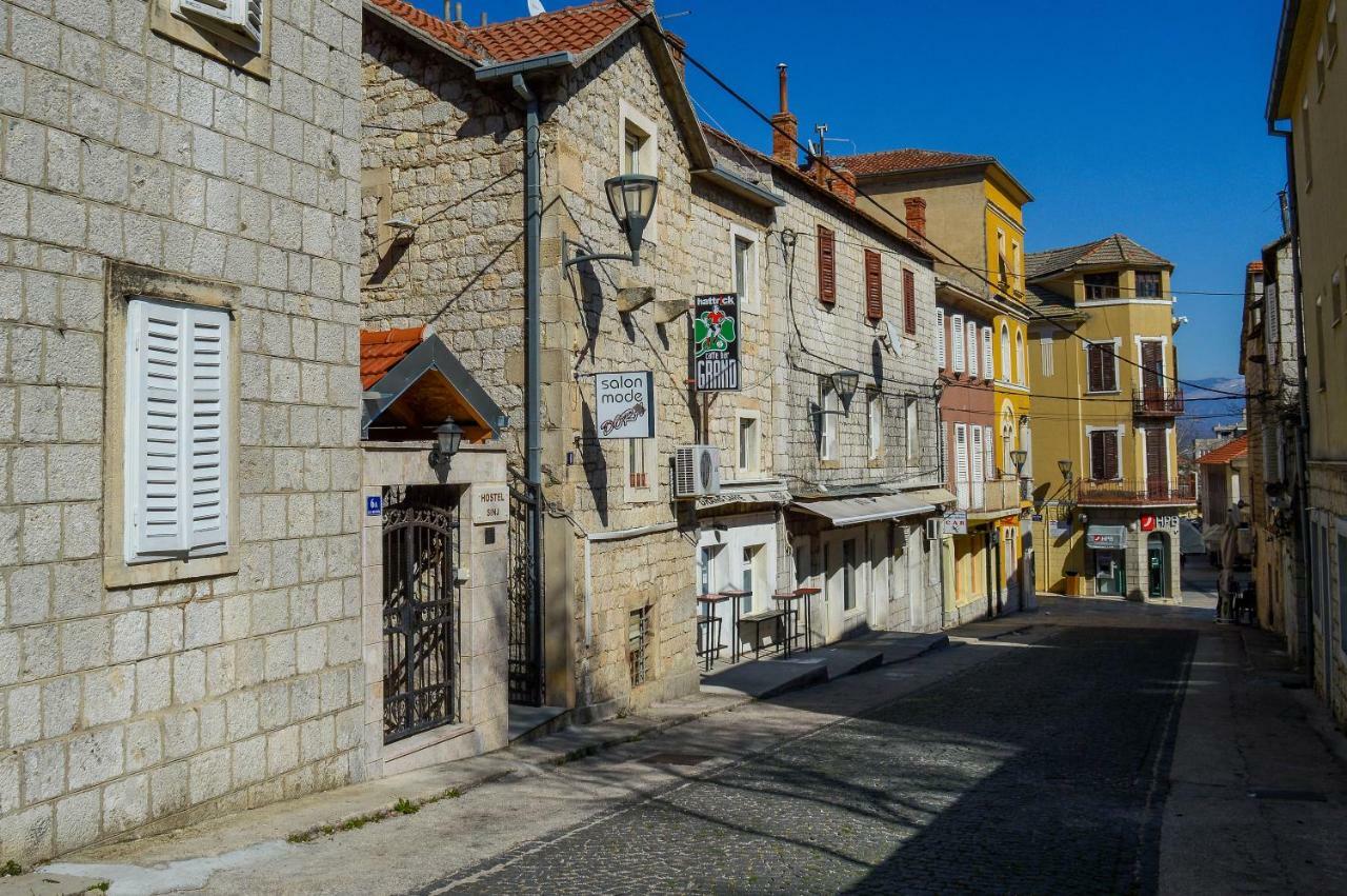 Hostel Sinj Eksteriør bilde