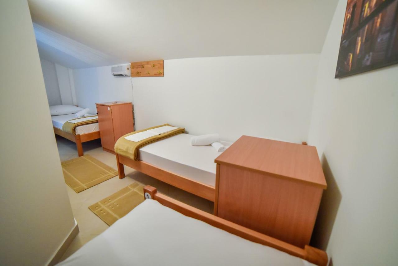 Hostel Sinj Eksteriør bilde